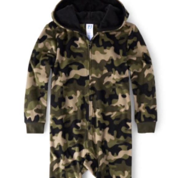 Boys camo hooded fleece one piece pajamas size medium NWT flame resistant - Picture 6 of 7